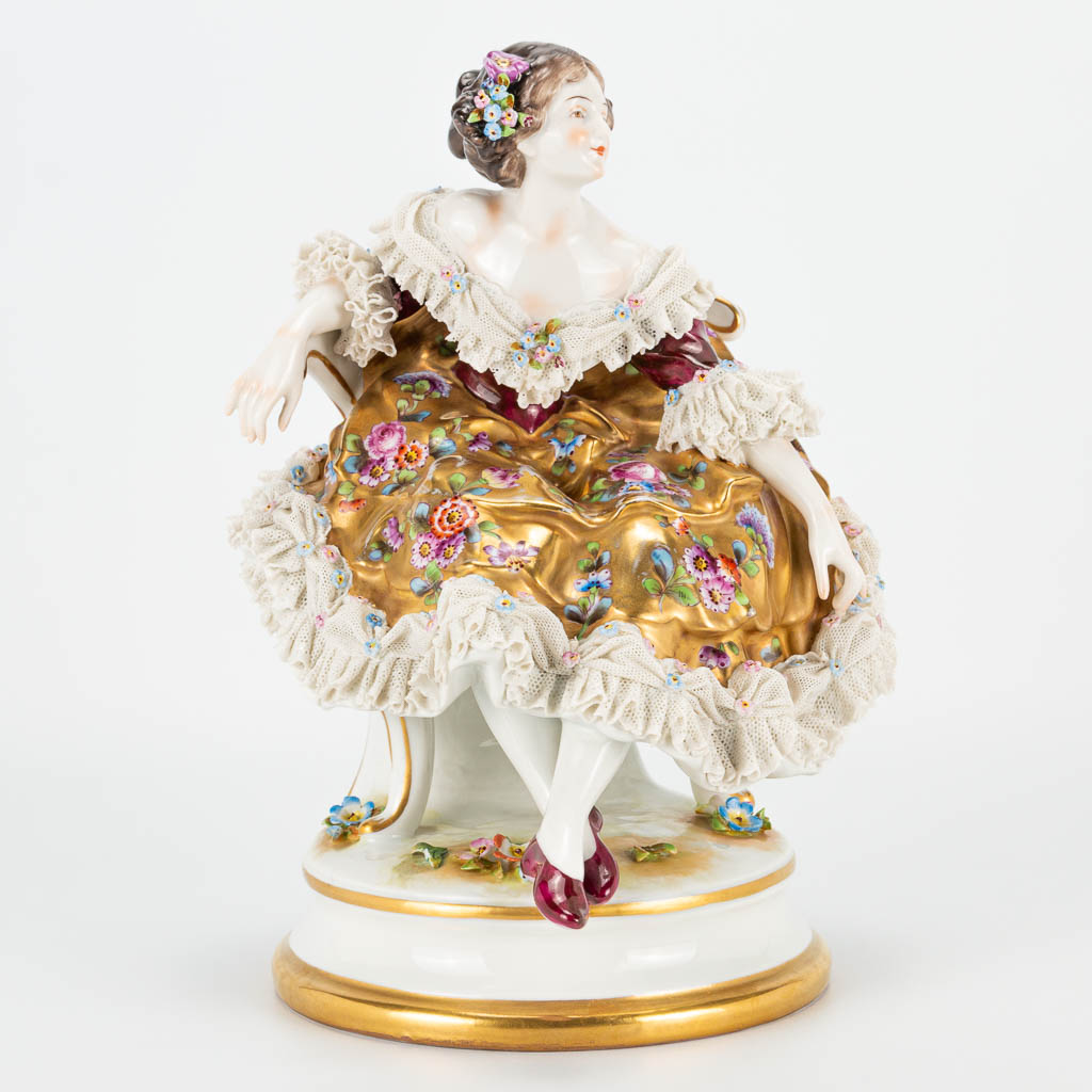 Een figuur gemaakt uit porselein en gemerkt Volkstedt-Rudolstadt, Duitsland 19de eeuw.