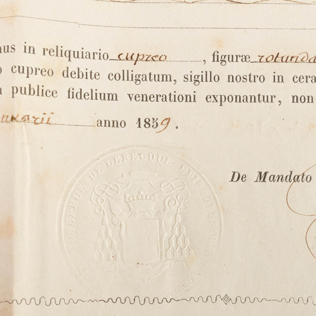 A theca with a relic: Ex Cinerbus Corporis Sancti Francisci Assiensis Confessoris