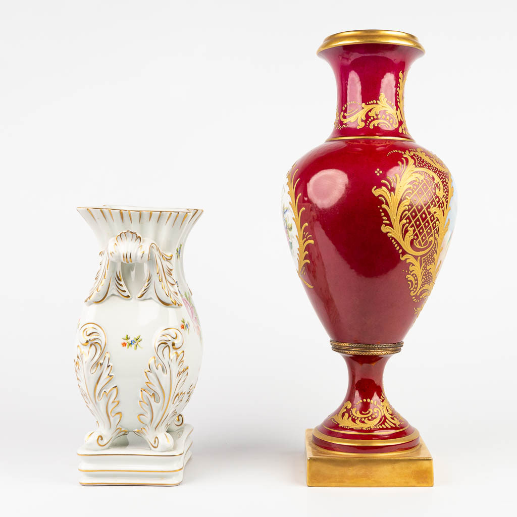 Een collectie van 2 vazen gemaakt door Herend in Hongarije en in Limoges in France. (H:44cm)