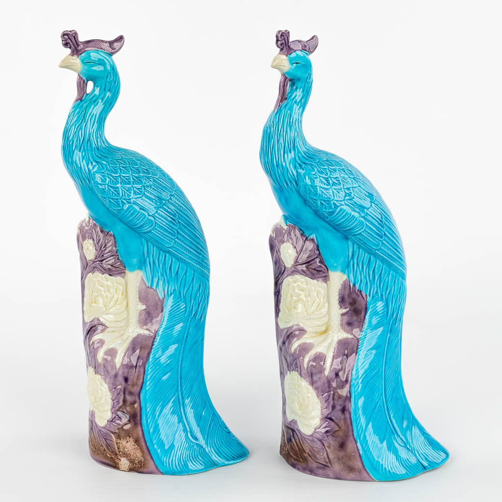 A pair of Chinese Phoenix made of glazed stoneware. 20th century. (H:30cm)