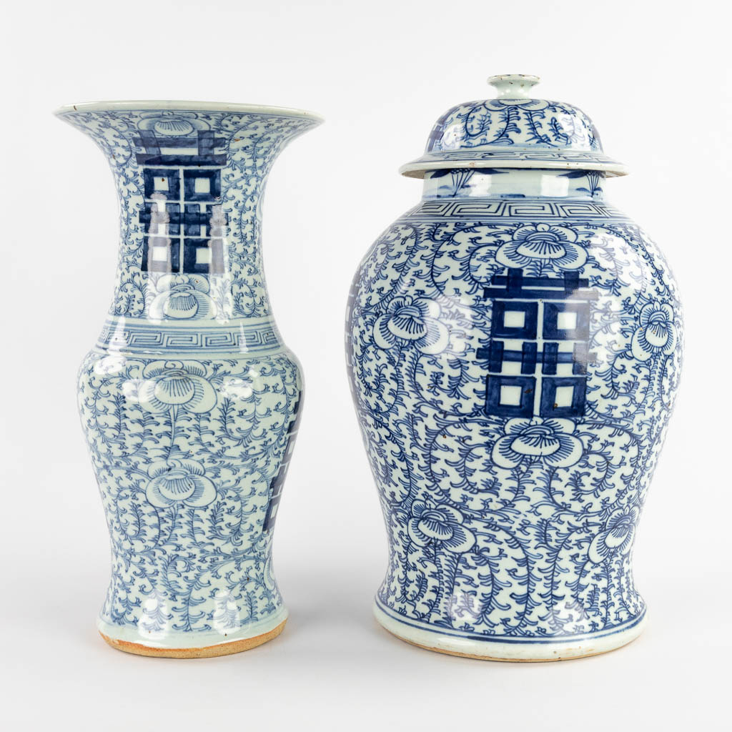 Two Chinese blue-white vases with double Xi-signs of happiness. 19th/20th C. (H:42 x D:25 cm)