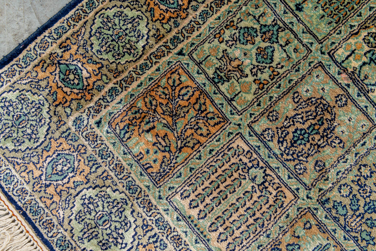An Oriental hand-made carpet, Kashmir, India. (125 x 78 cm)