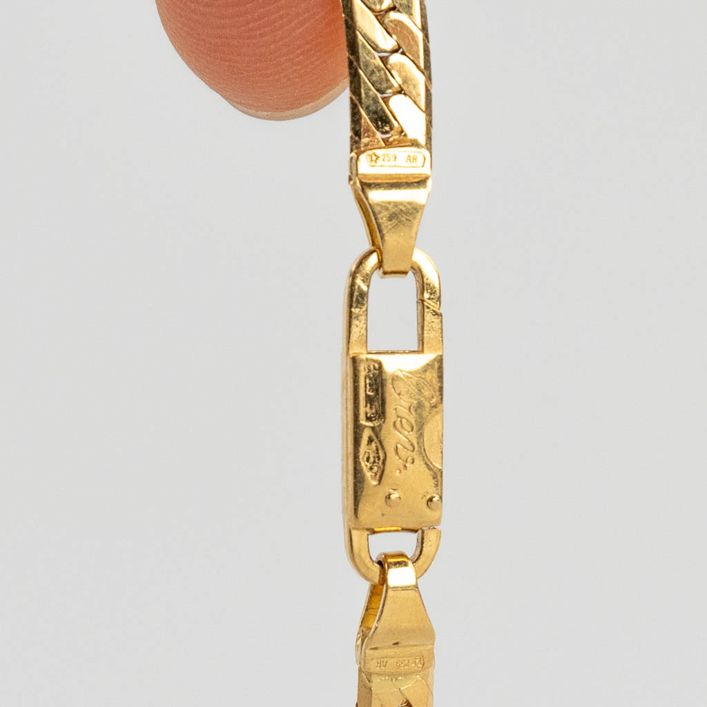 Een halsketting en twee oorbellen, 18 karaat geel goud, briljanten en Topaas/Aquamarijn, 26,77g.