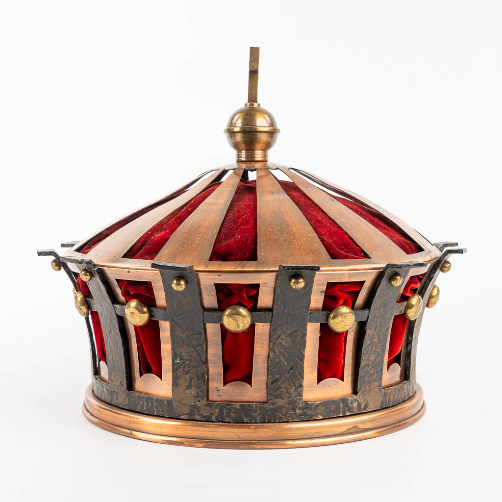 A large crown made of copper and metal. 20th century. (H:34cm)