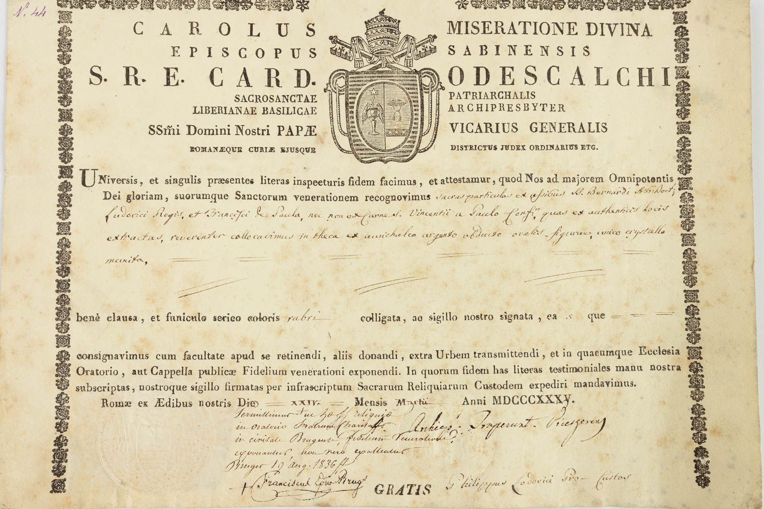 Een verzegelde theca met relikwie: Ex Ossibus SS Bernardi , Ludovici regis et Francesci de Paulo, ex carne Vincentius a Paulo. 