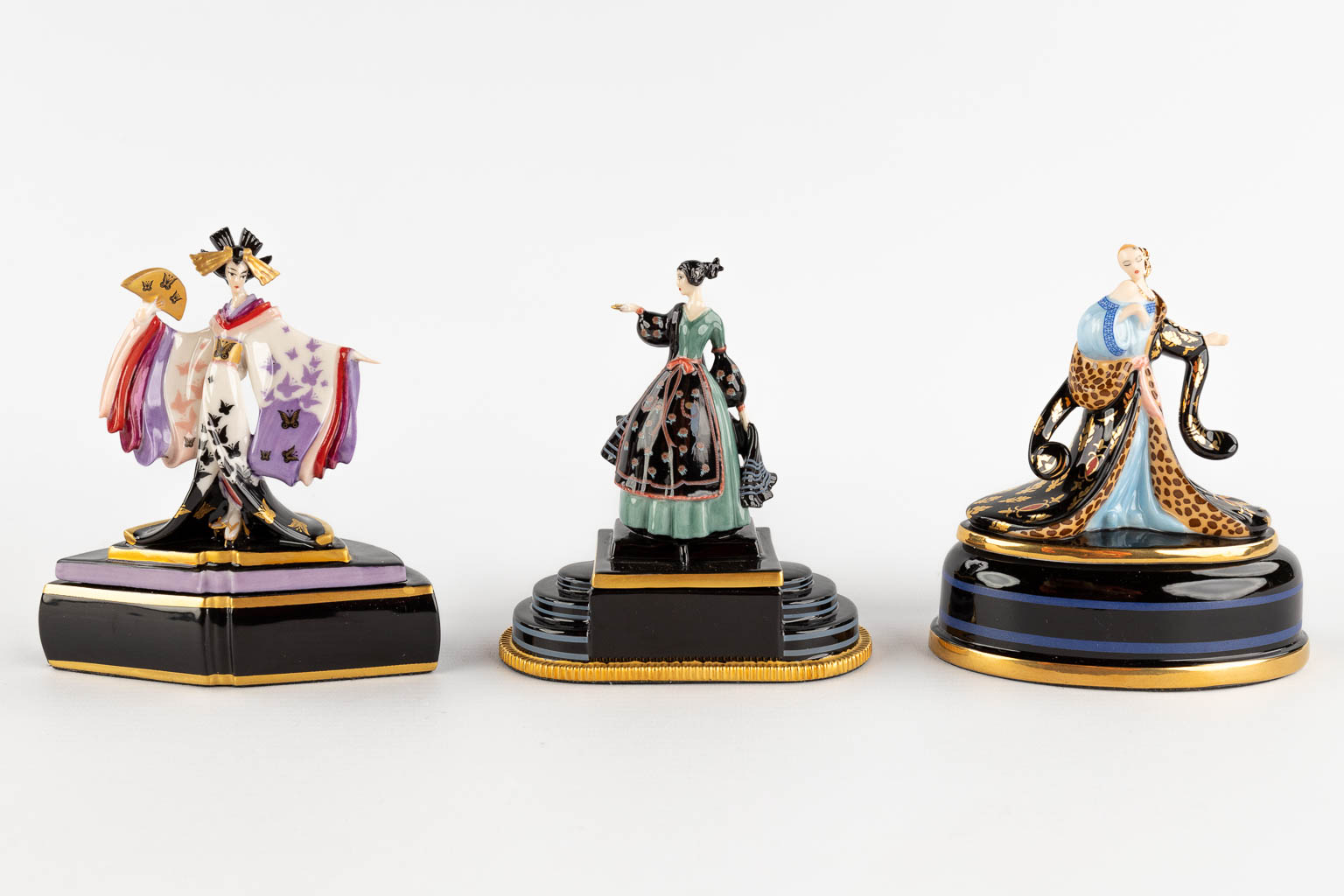 The Franklin Mint, Six porcelain music boxes with dancing figurines. 20th C. (H:12,5 cm)
