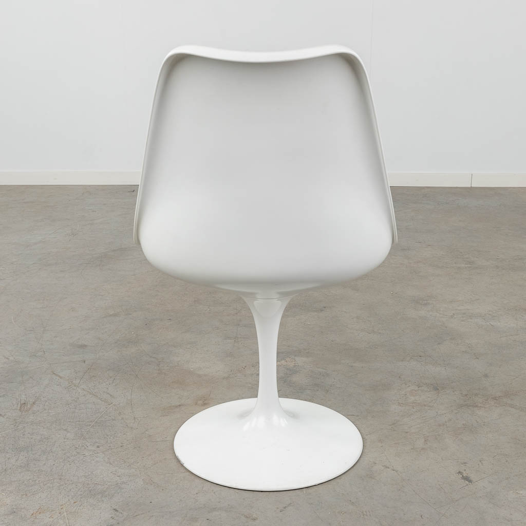 Eero SAARINEN (1910-1961) voor Knoll, 6 stoelen. (L:55 x W:50 x H:81 cm)