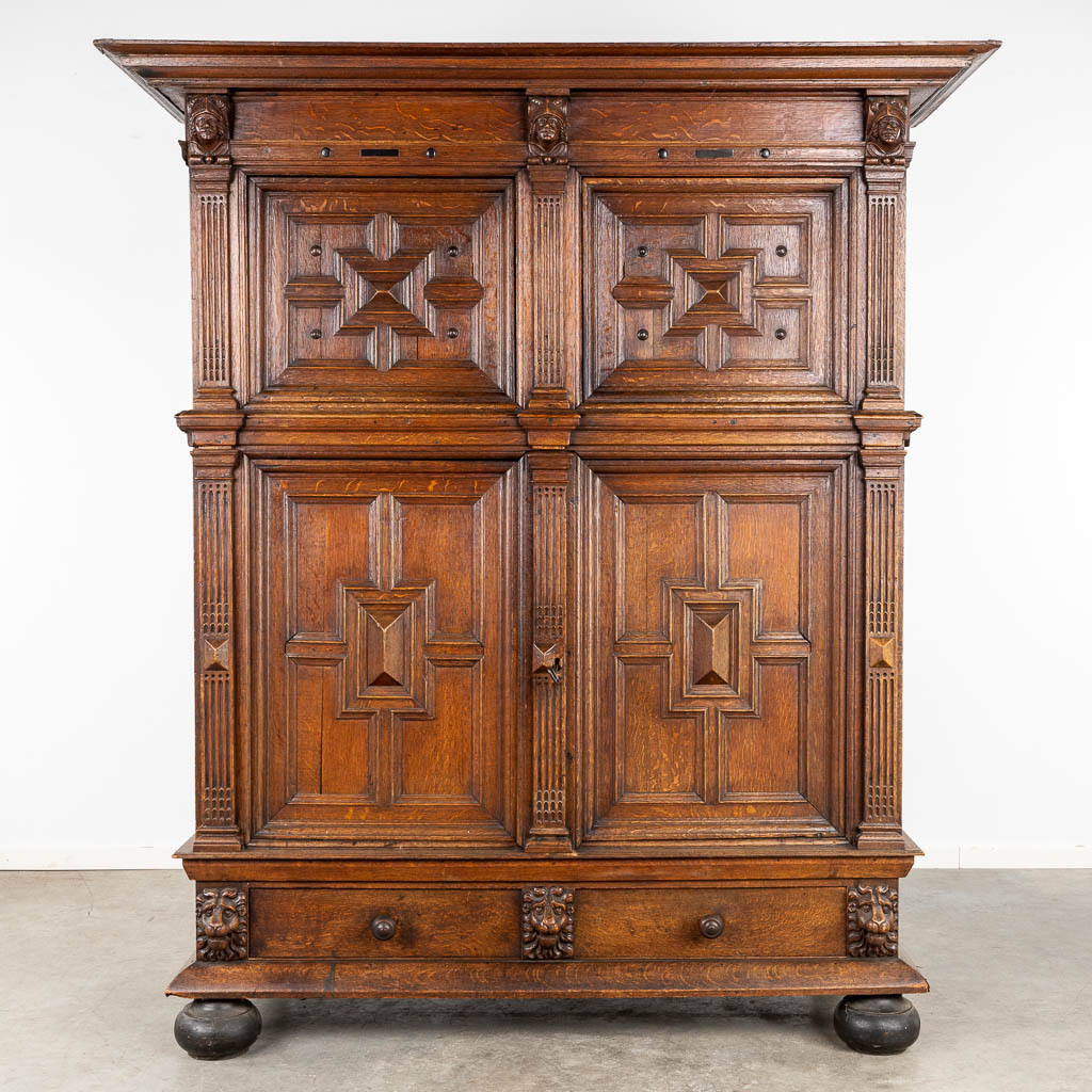 An antique four door cabinet, sculptured oak. 18th C. (D:76 x W:186 x H:216 cm)