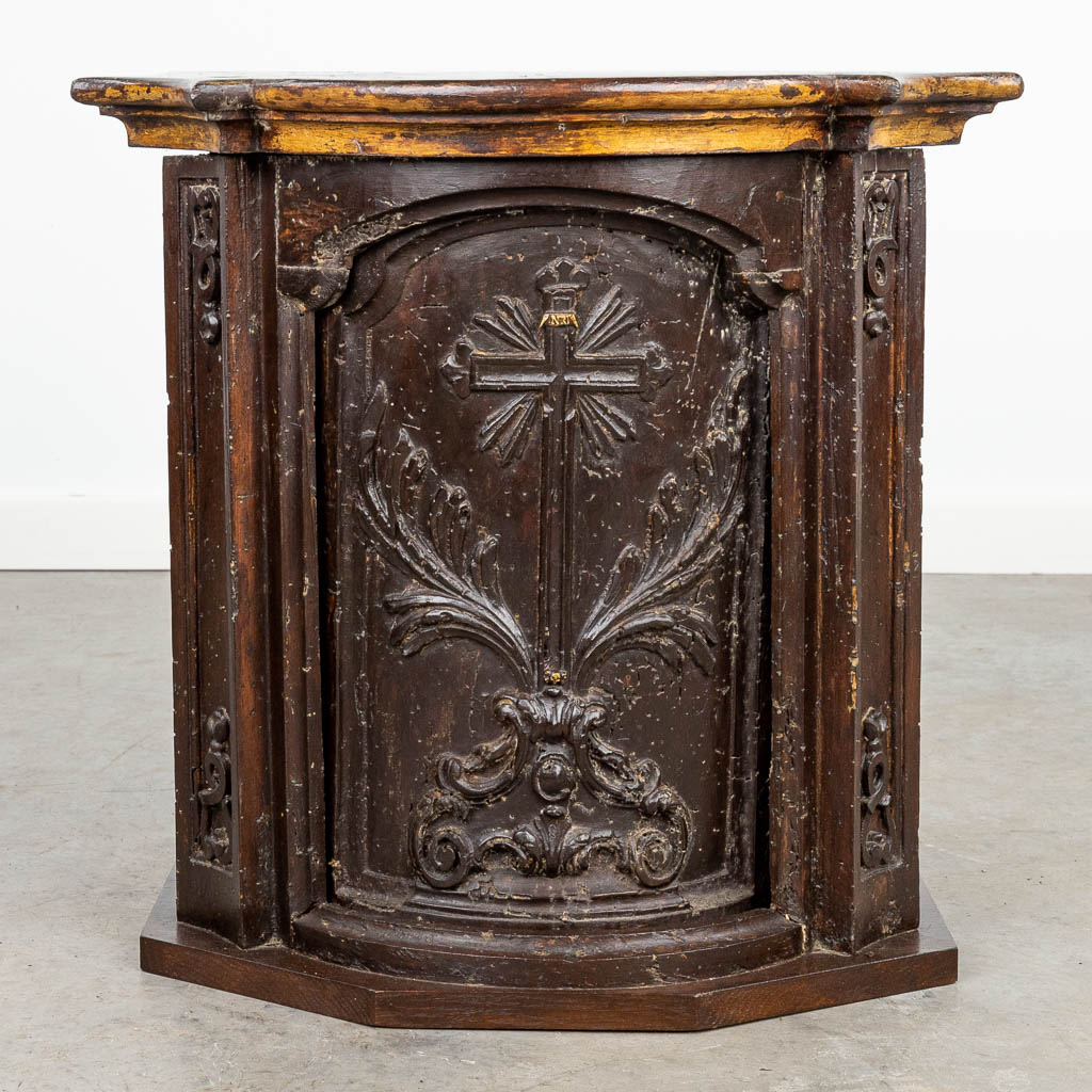 An antique tabernacle, with images of a crucifix. Middle of the 18th century. (H:44cm)
