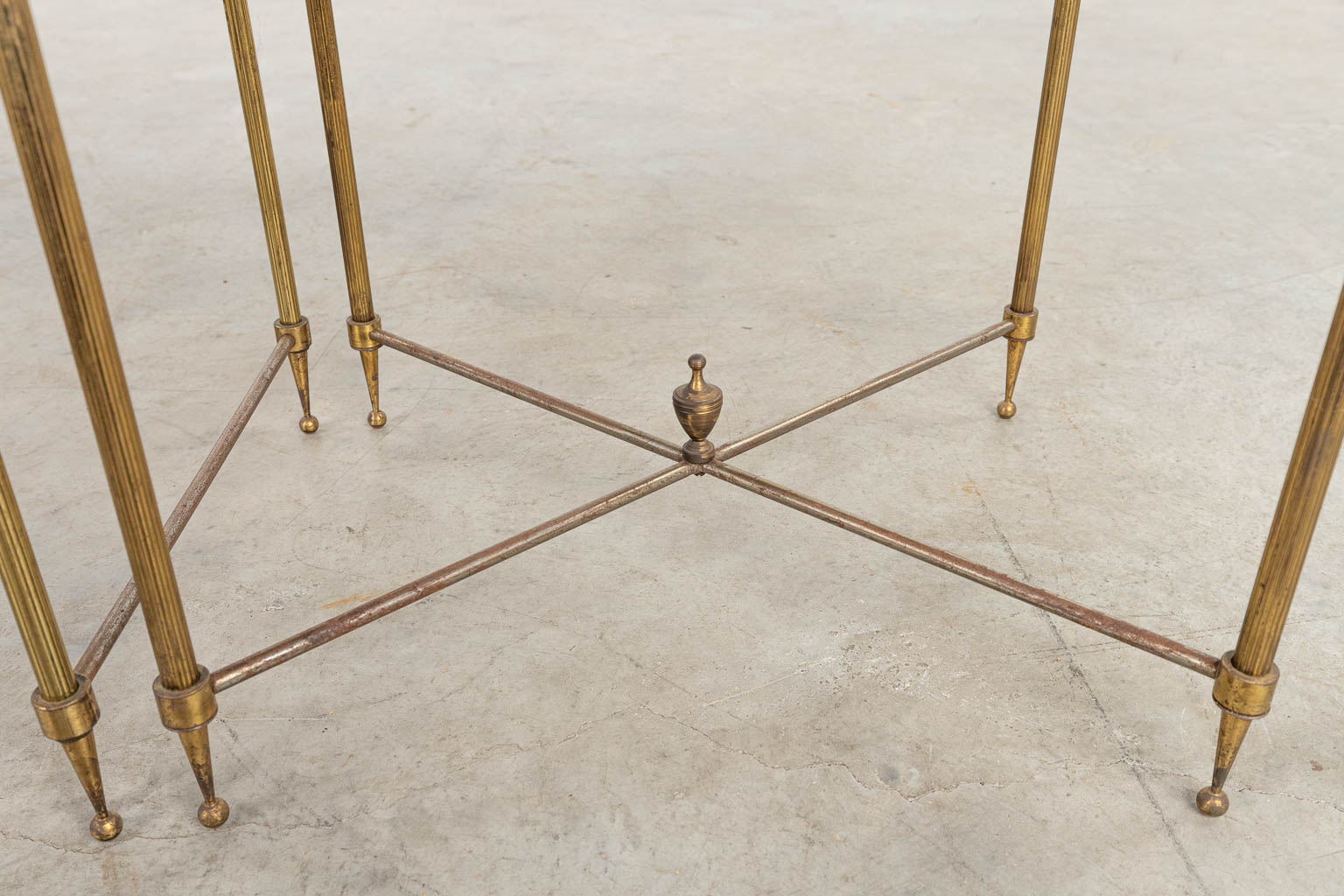 A collection of 3 coffee tables, made of brass and glass, in the style of Maison Jansen. (H:45cm)