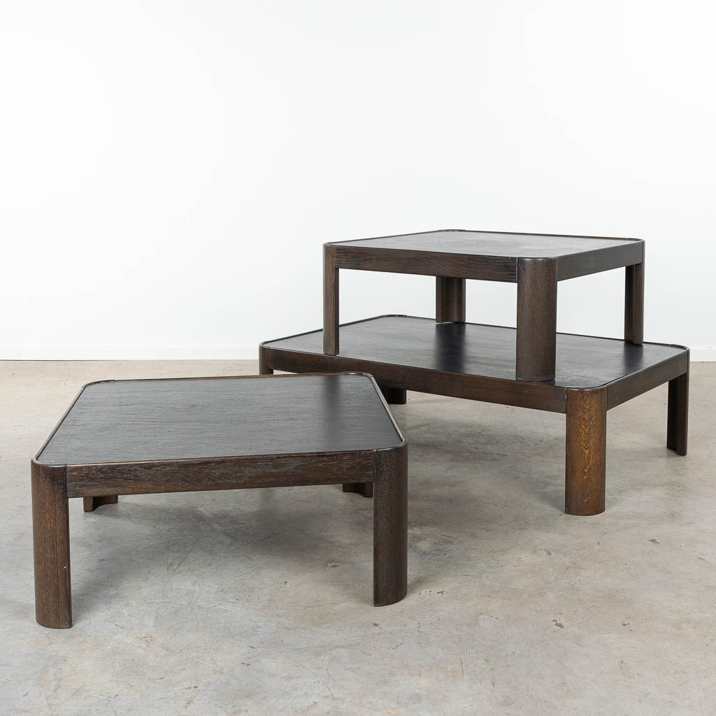 Een set van 3 mid-century salontafels gemaakt uit hout met een leisteen. 20ste eeuw. (H:37cm)