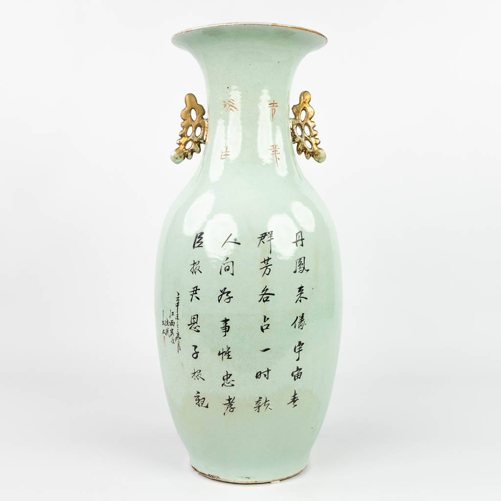 A Chinese vase made of porcelain and decorated with birds. (H:57cm)