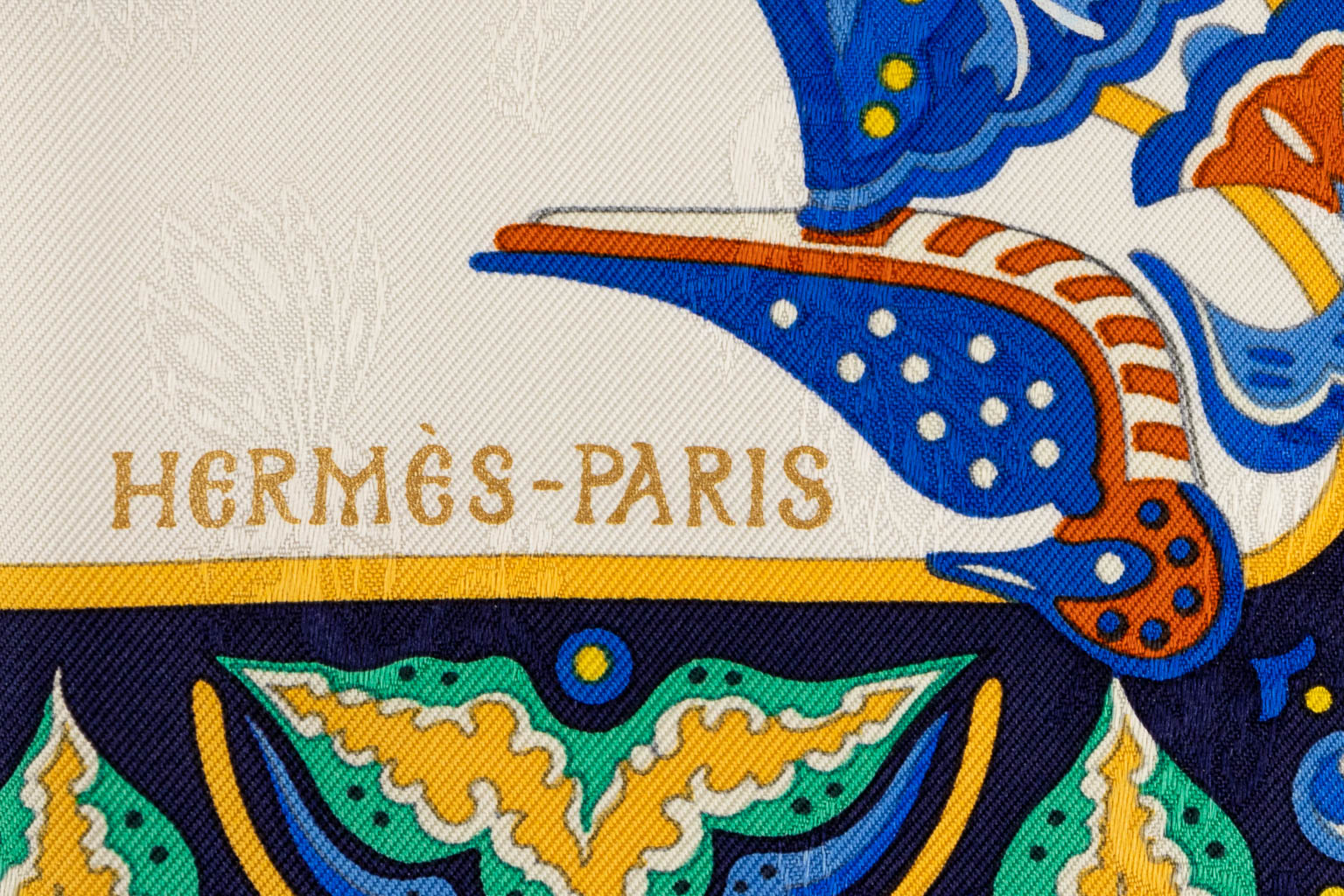 Hermès Paris, een collectie van 2 sjaals (W:90 x H:90 cm)