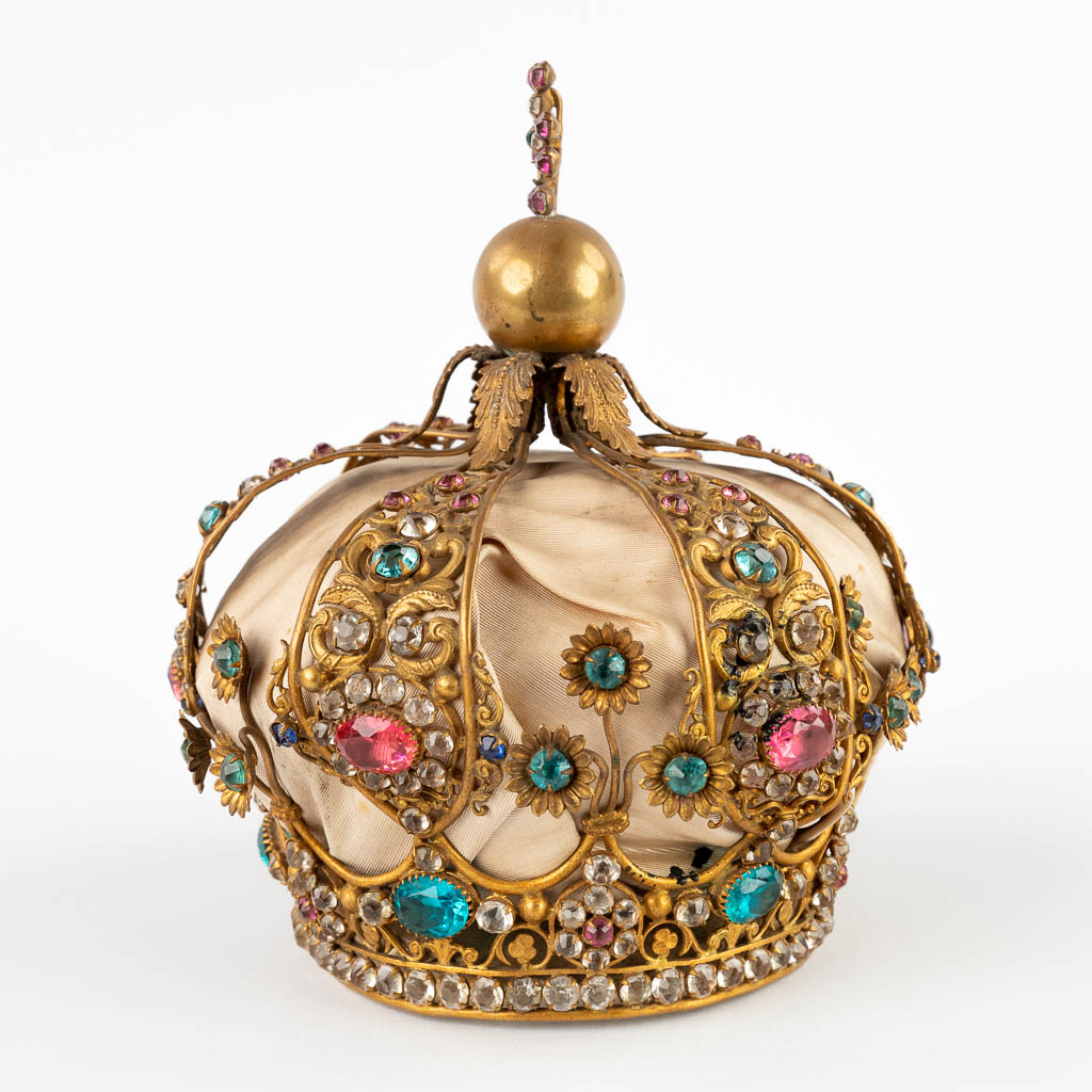 The Crown of a Madonna, brass decorated with facetted glass. Late 19th/Early 20th C. (W:18 x H:18 cm)