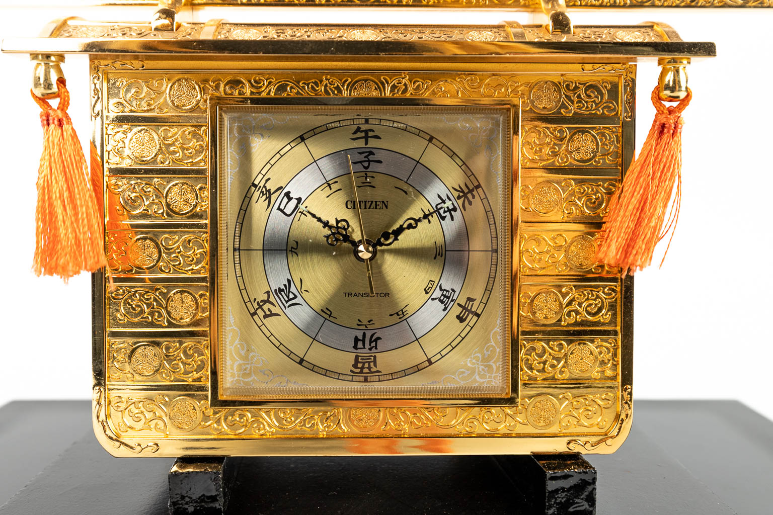 A collection of 2 clocks in Oriental style made by Citizen. (H:32cm)