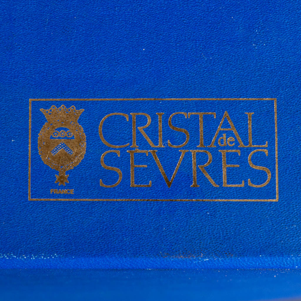 Cristal De Sèvres, een grote kristallen vaas. (L:15 x W:18 x H:28 cm)