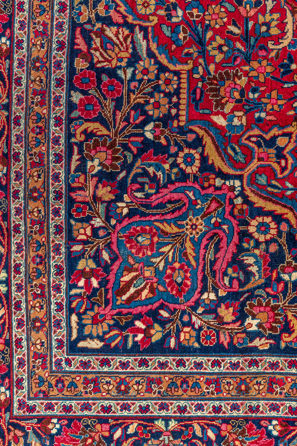 Een groot Oosters handgeknoopt tapijt. Keshan. (310 x 416 cm)