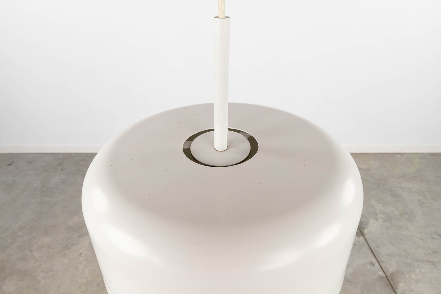 A mid-century ceiling lamp, lacquered metal. (H:23 x D:36 cm)