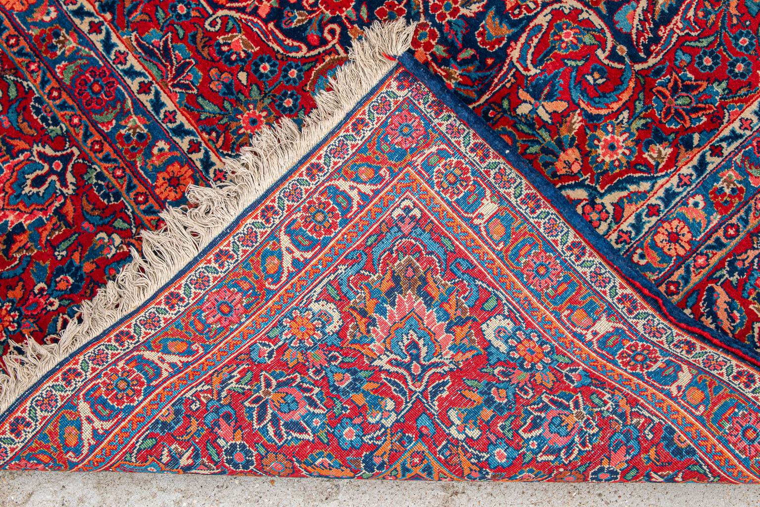A large Oriental hand-made carpet. Kachan. (238 x 315 cm)