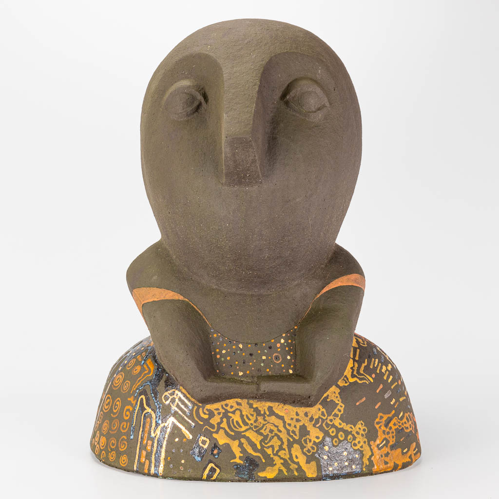 Odile KINART (1945) A statue made of terracotta.