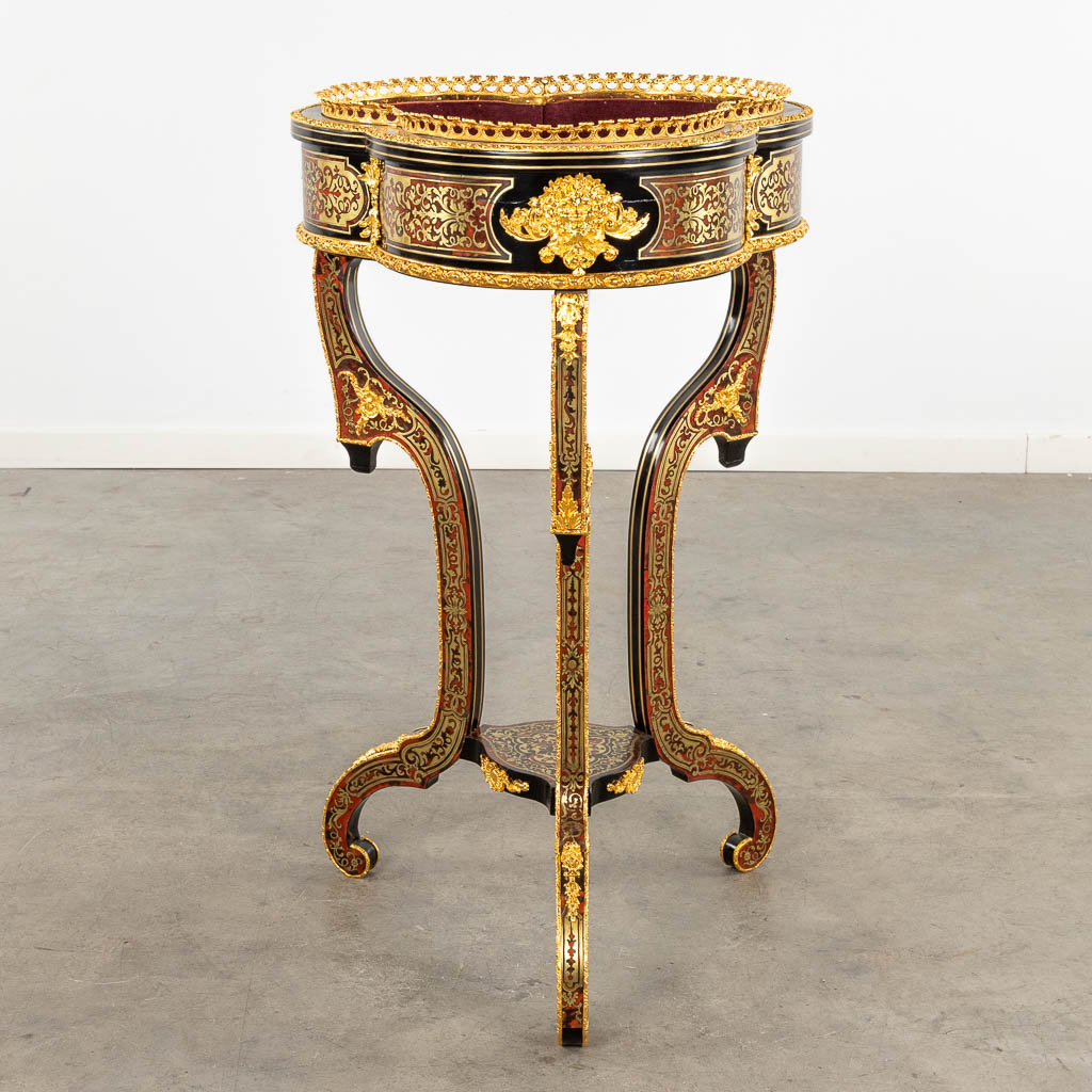 A planter, Boulle, tortoiseshell and copper inlay, Circa 1900. (D:49 x W:49 x H:84 cm)