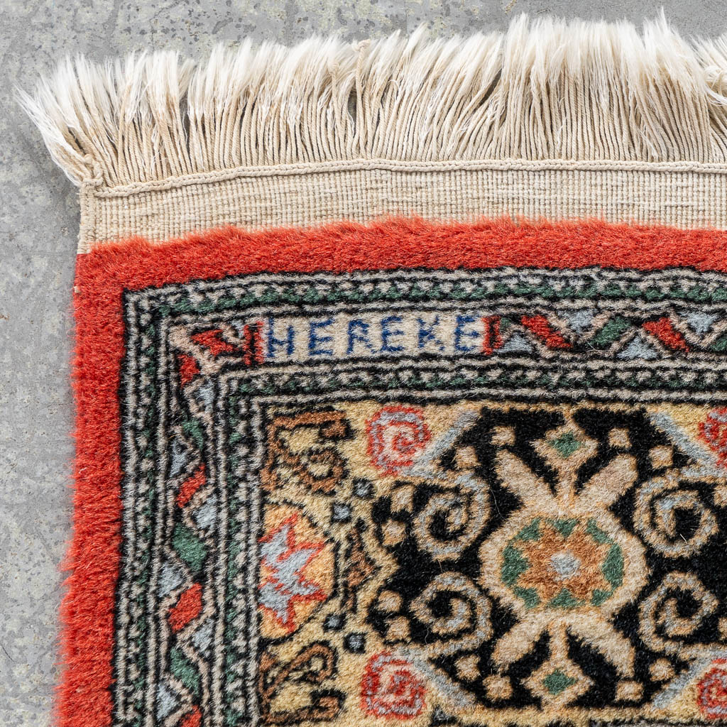 Een Oosters handgeknoopt tapijt, Hereke. (L:335 x W:240 cm)