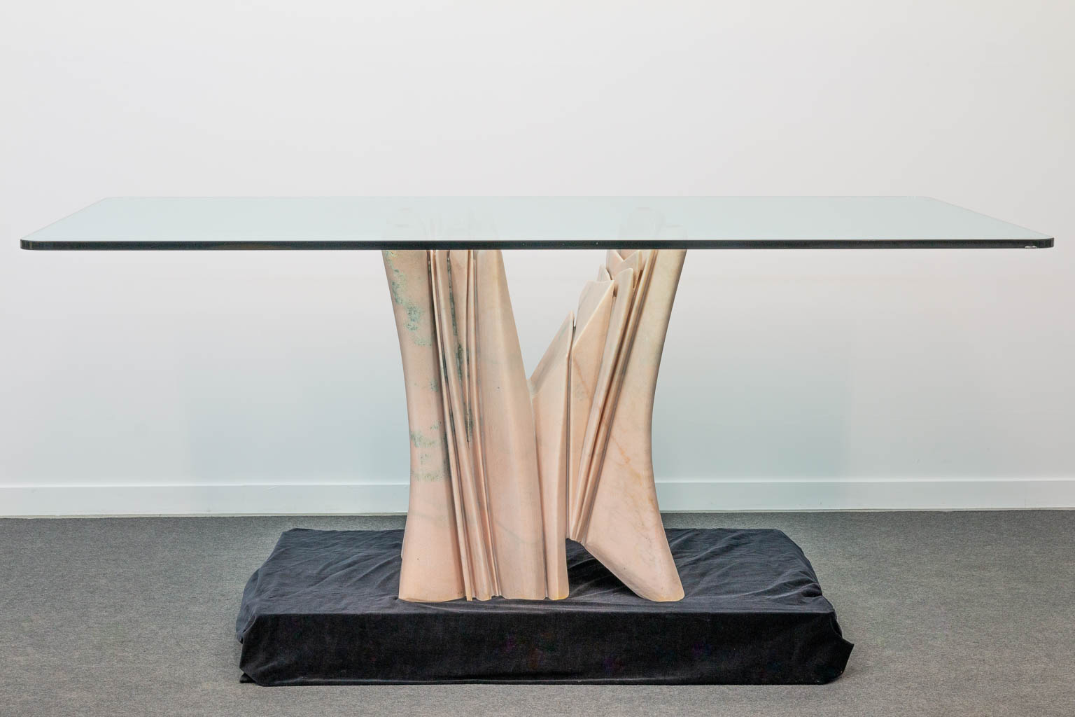 Pablo ATCHUGARRY (1954) A unique table, made of sculptured, Portugese marble