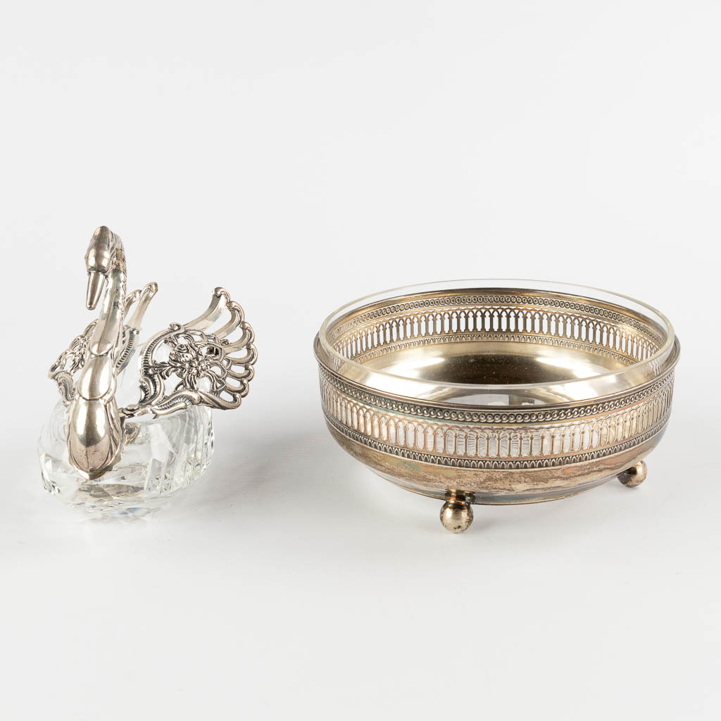 A swan and a bowl, silver and crystal. 20th C. (H:7 x D:16 cm)