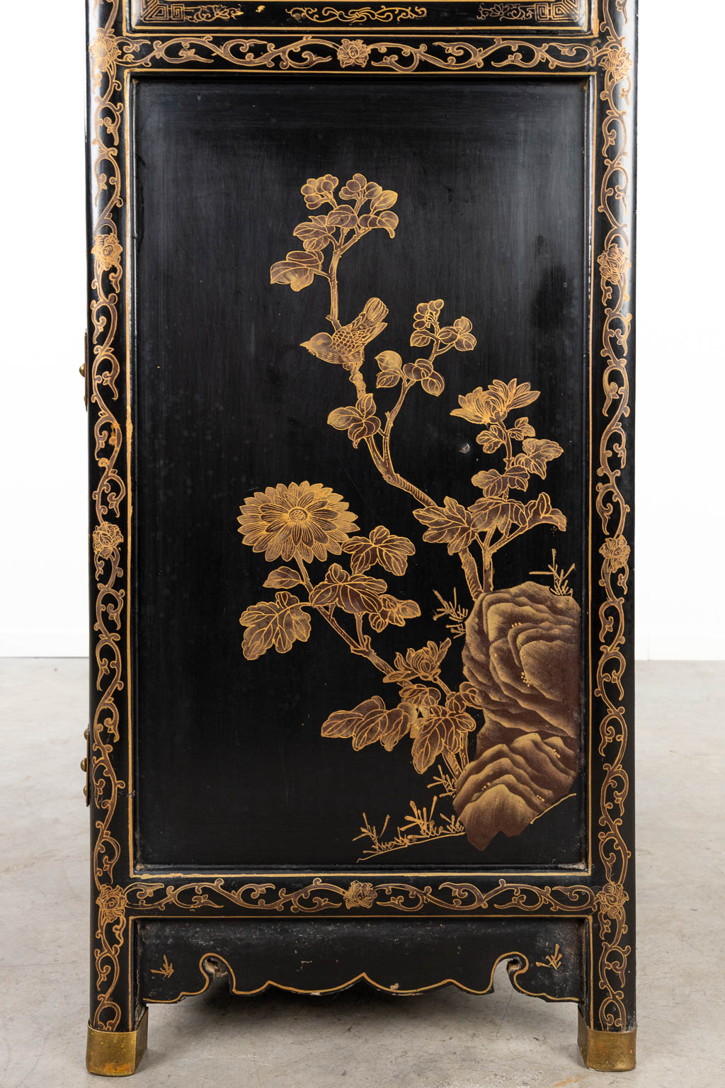 A Chinese display cabinet in Oriental style and finished with hardstone. (H:148cm)