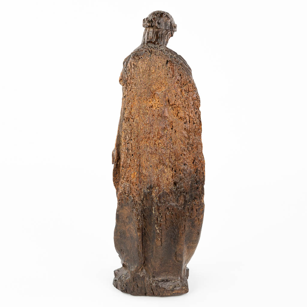 An antique wood sculpture of Jesus Christ, Probably Gothic Period, 15th/16th century. (H:35cm)
