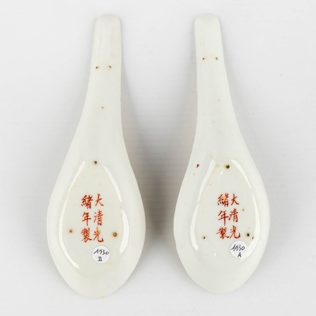 Een paar lepels, Wan karakter, Guangxu merk en periode. (D:15 cm)