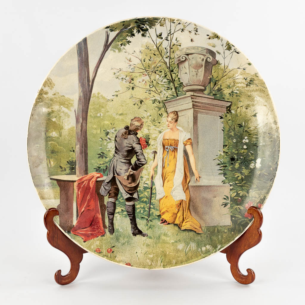 Sarreguemines, a large plate with romantic scène, hand-painted faience. (D:44 cm)