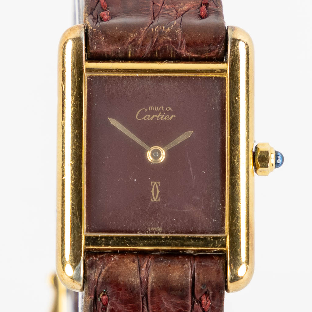 Cartier Tank Quartz, vermeil case with a burgundy dial. (W:2,1 x H:2,8 cm)