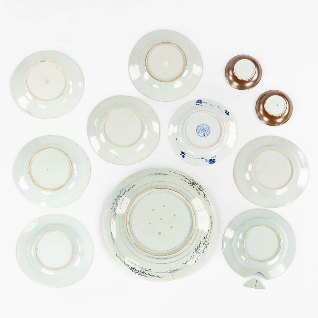 Eleven plates, Blue-White and Famille Rose, 18th and 19th C. (D:36,5 cm)