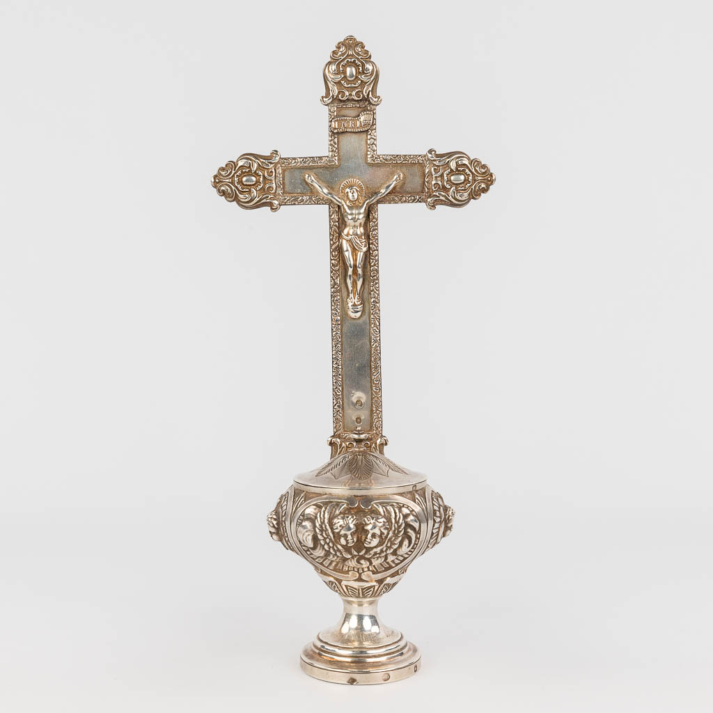  A crucifix made of silver, France, 19th century. 