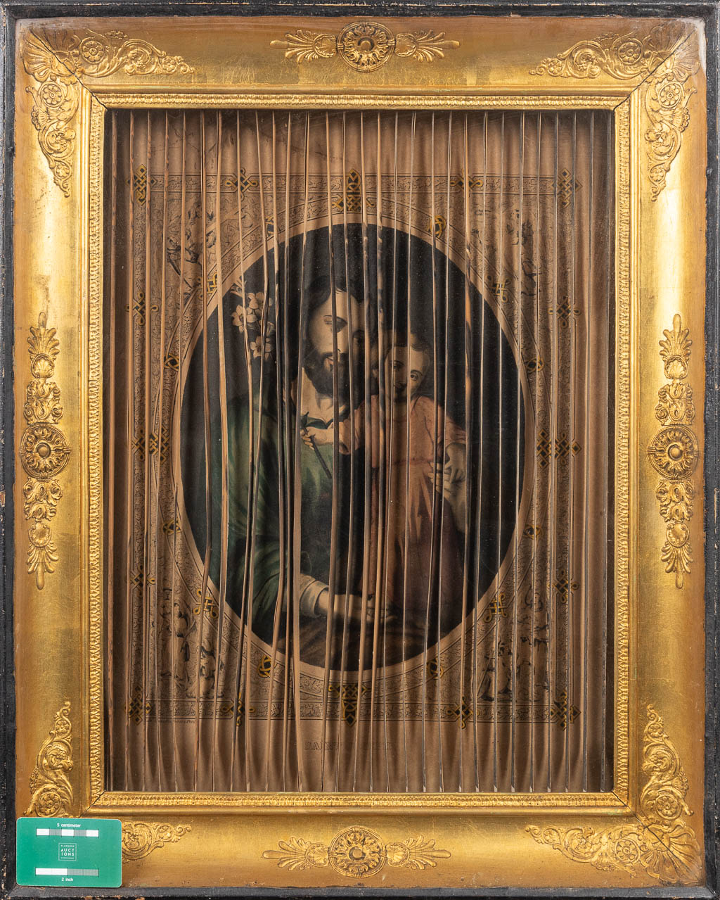 Een kader gemaakt in de Empire periode, met afbeeldingen van Christus, 'Jozef met Jezus' en 'De maagd Maria' (58,5 x 73 cm)
