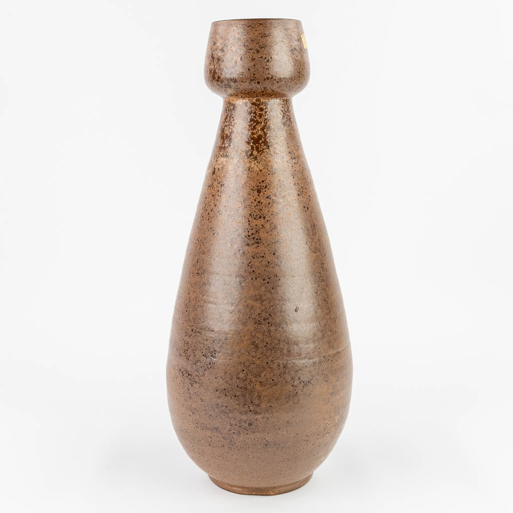  Keramar, een vaas gemaakt uit geglazuurd aardewerk. (45 x 18cm)