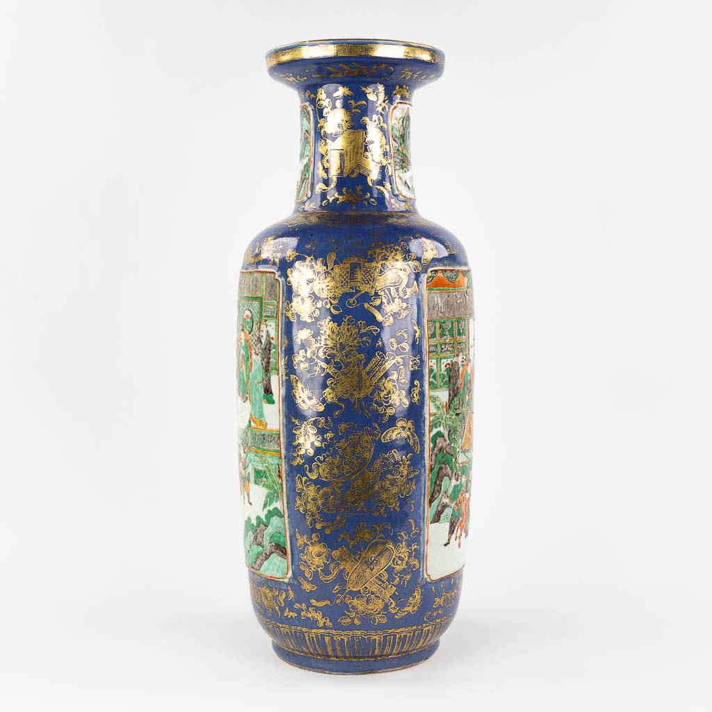 A Chinese vase with a blue decor of warriors and the emperor. 19th C. (H: 60,5 x D: 22 cm)