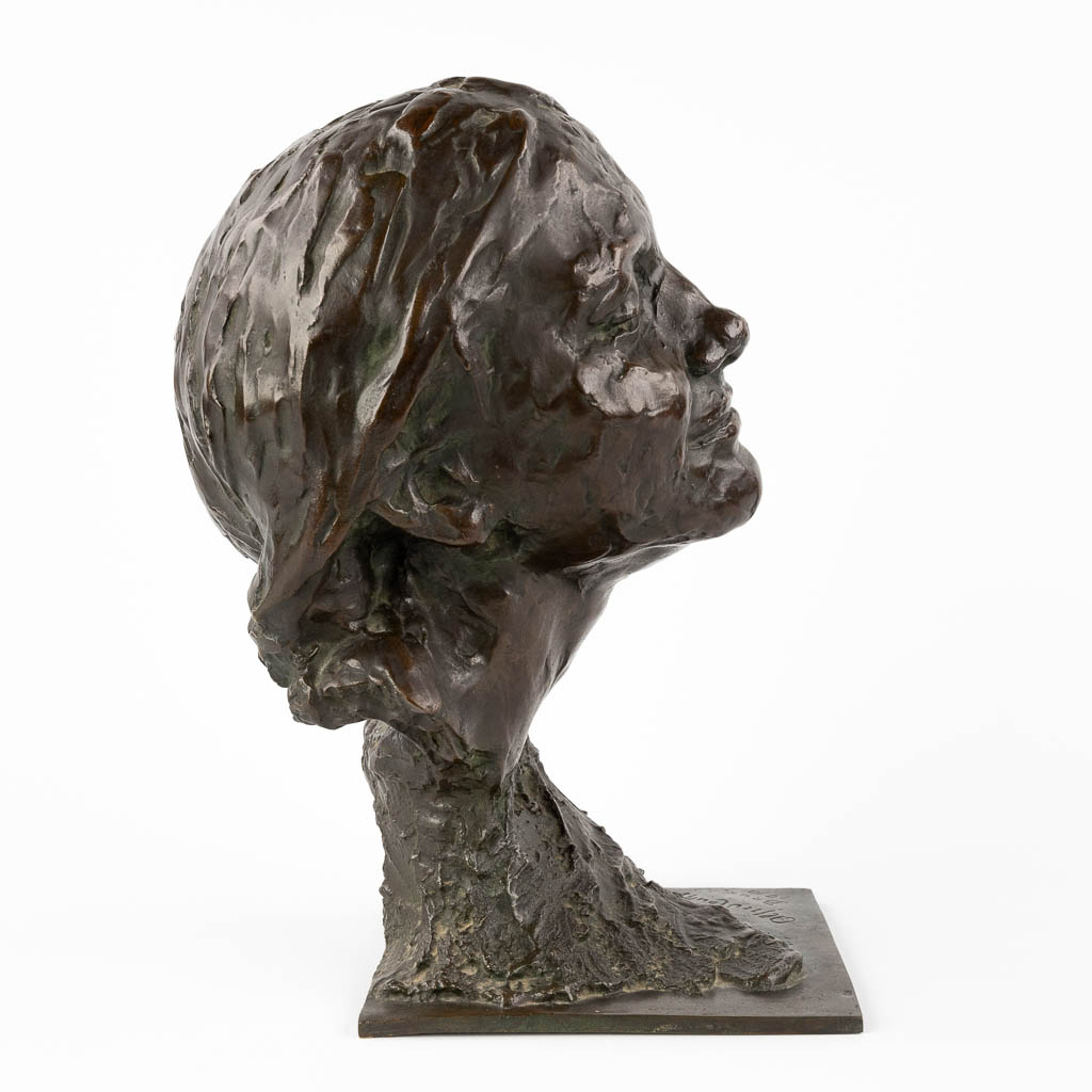 Alfred COURTENS (1889-1967) 'Bust' patinated bronze. 1910. (D:24 x W:18 x H:36 cm)
