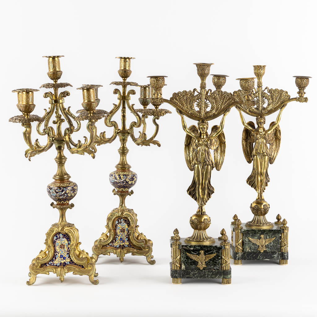  Twee paar kandelaars, brons en cloisonné. Empire stijl en Lodewijk XV. 
