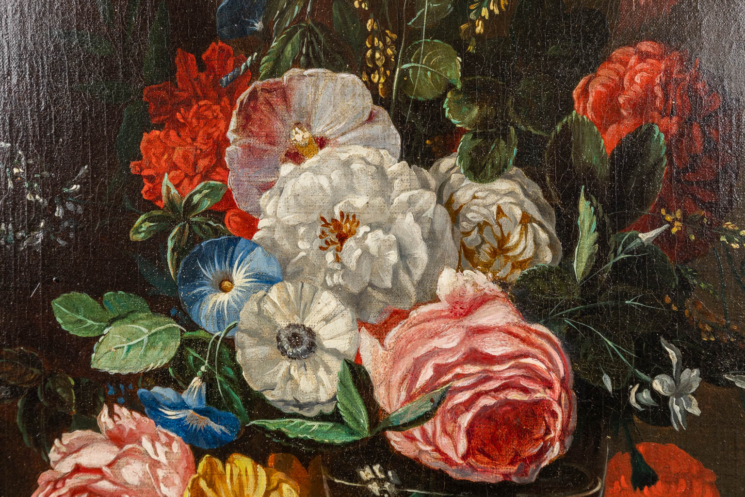 Een bloemenstilleven, olie op doek. 19de eeuw. (W:44,5 x H:56 cm)