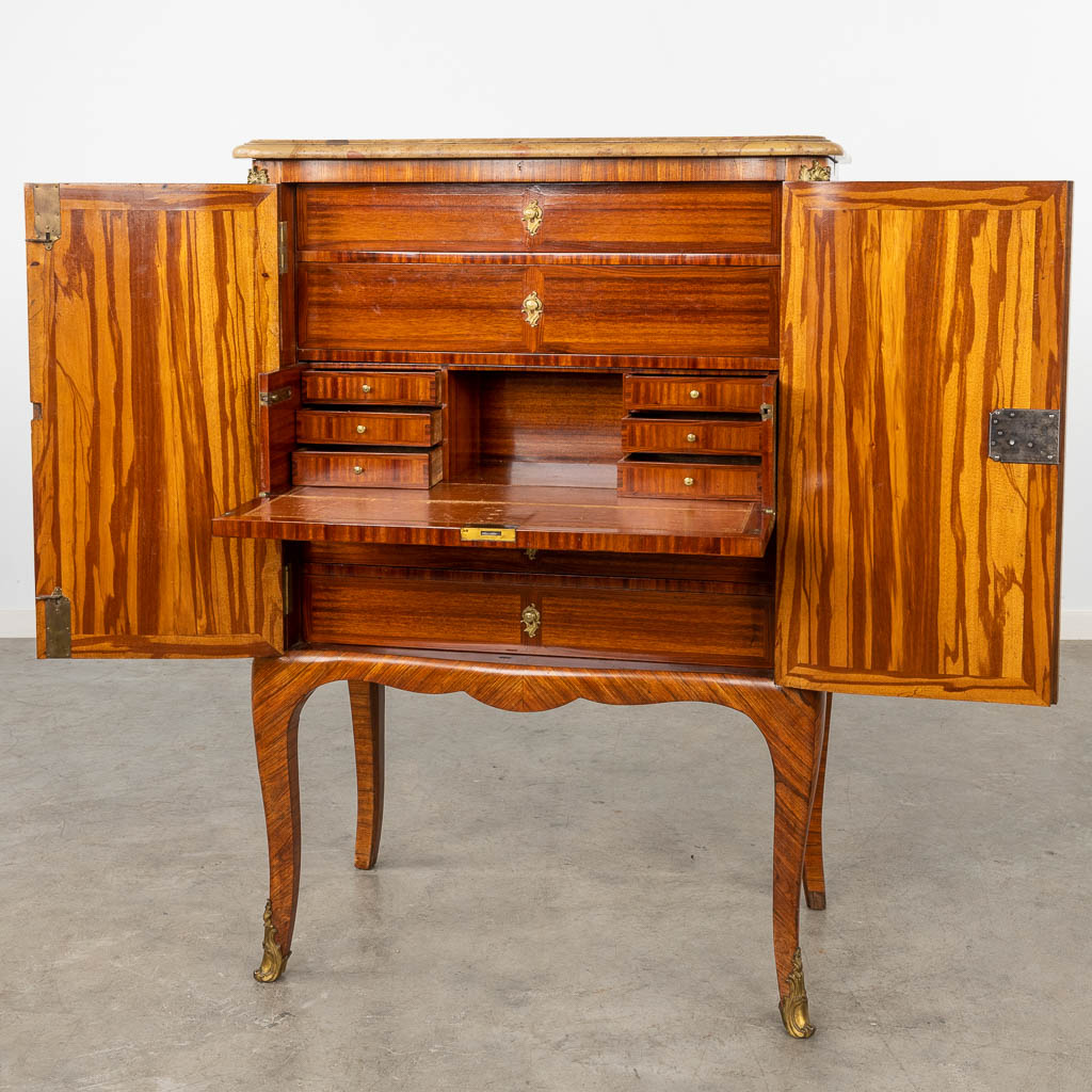 A fine Louis XV cabinet, Chinese lacquer and rosewood veneer, signed Adrien Delorme. 18th C. (D:47 x W:81 x H:117 cm)
