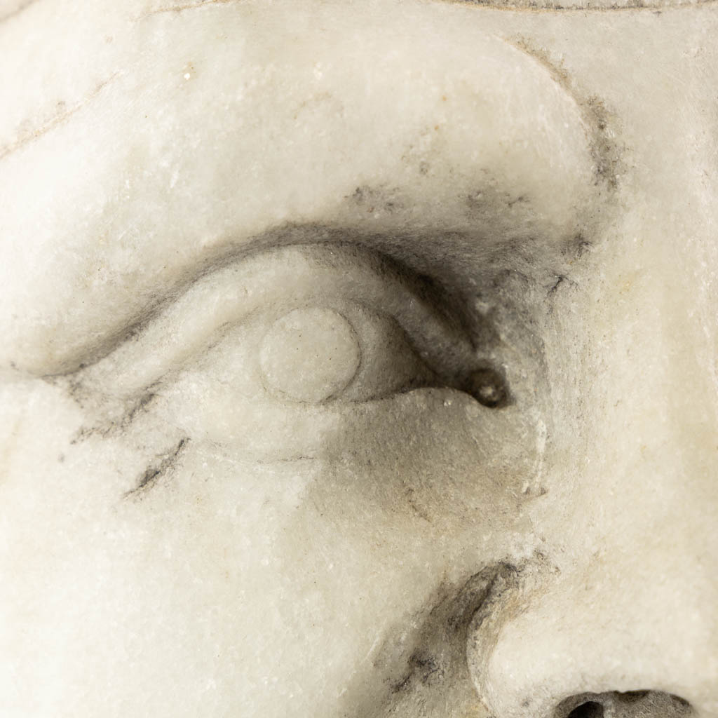 Hoofd van een man, gesculpteerde Carrara marmer. 19de eeuw. (L:19 x W:24 x H:30 cm)