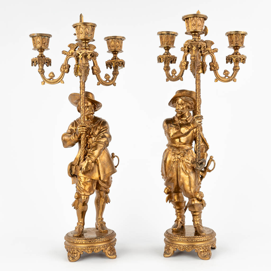Carlo MAROCHETTI (1805-1867) 'Paar kandelaars' brons (D:17 x W:17 x H:45 cm)