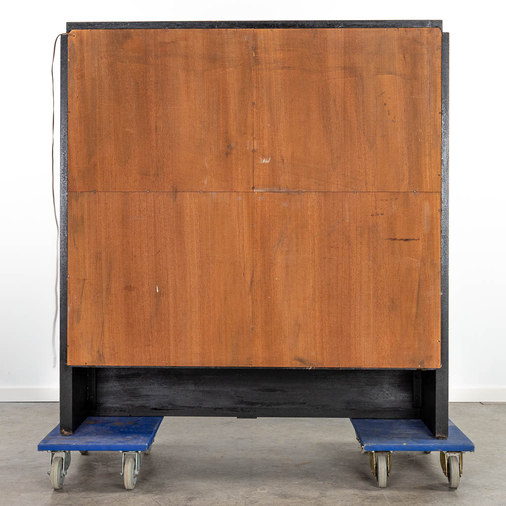 A mid-century 4 door cabinet, probably made by Decoene. (H:135cm)