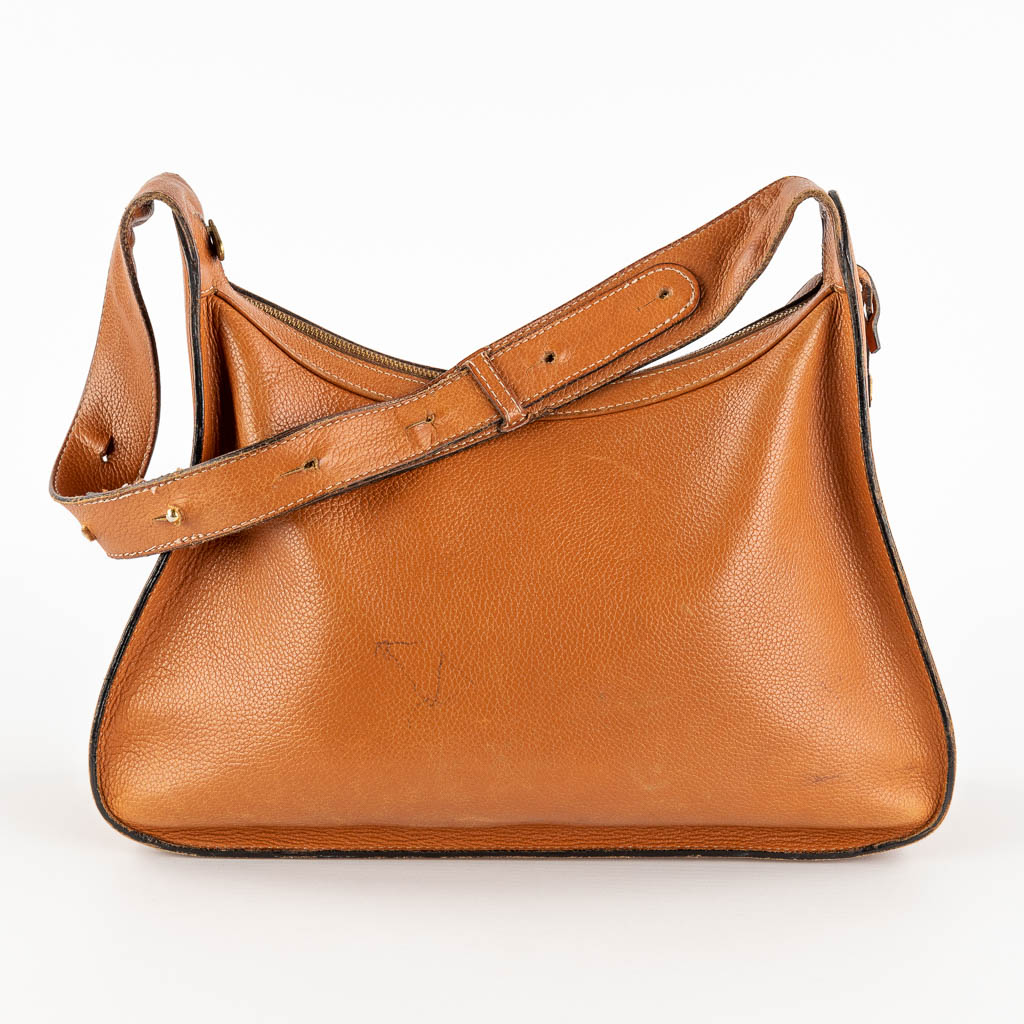 Delvaux, Pensée, a handbag made of brown leather. (W:24 x H:32 cm)