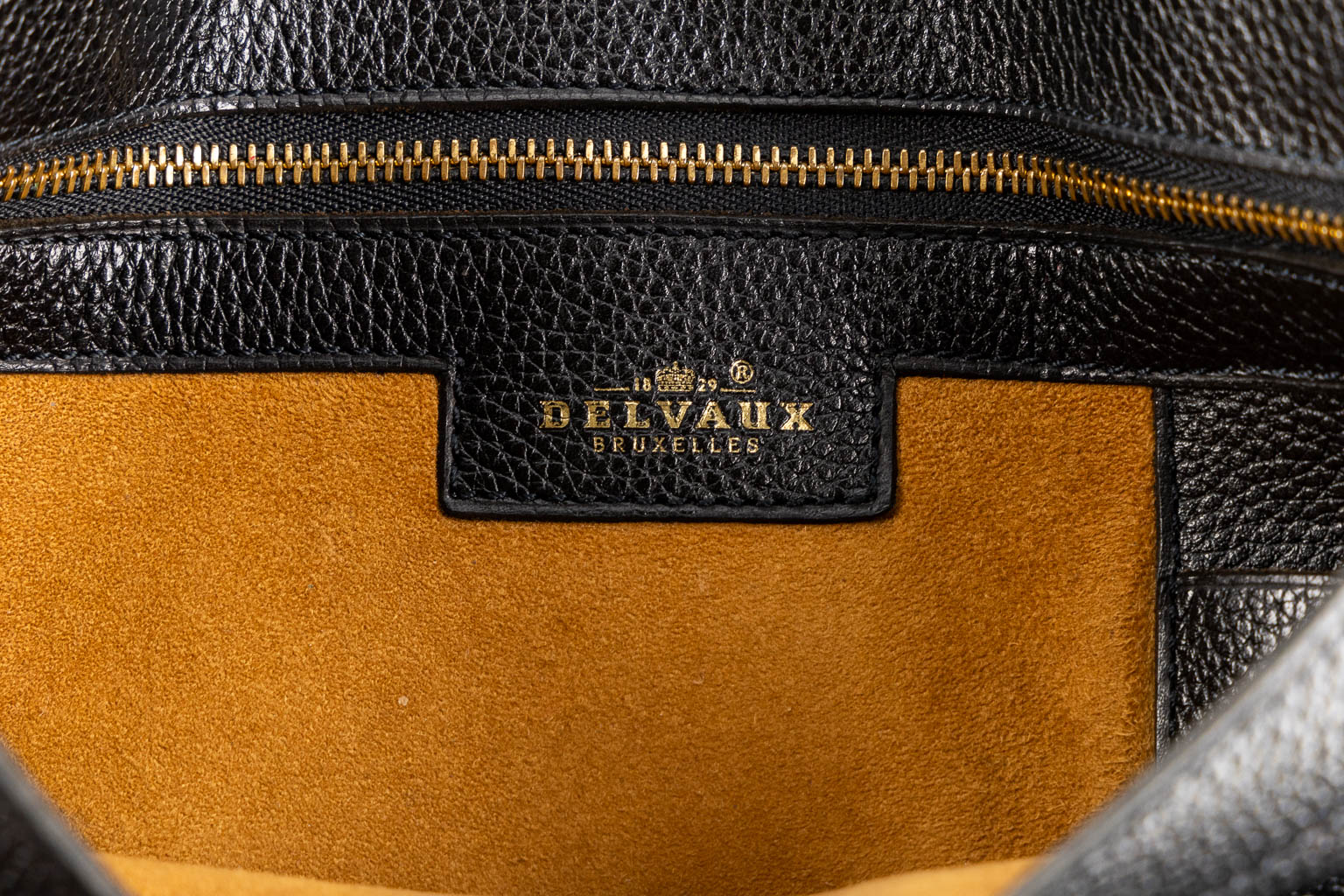 Delvaux, two handbags, a wallet and pen holder. (W:30 x H:25 cm)