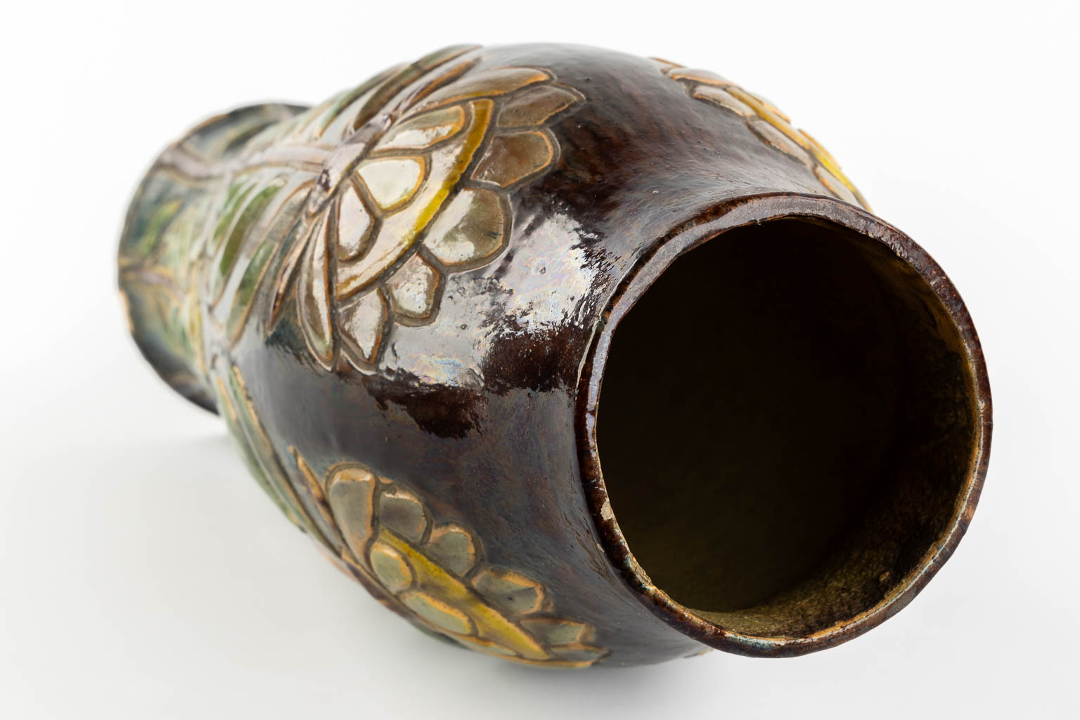 Vlaams Aardewerk, een grote vaas, Art Nouveau. (H:61,5 x D:22 cm)