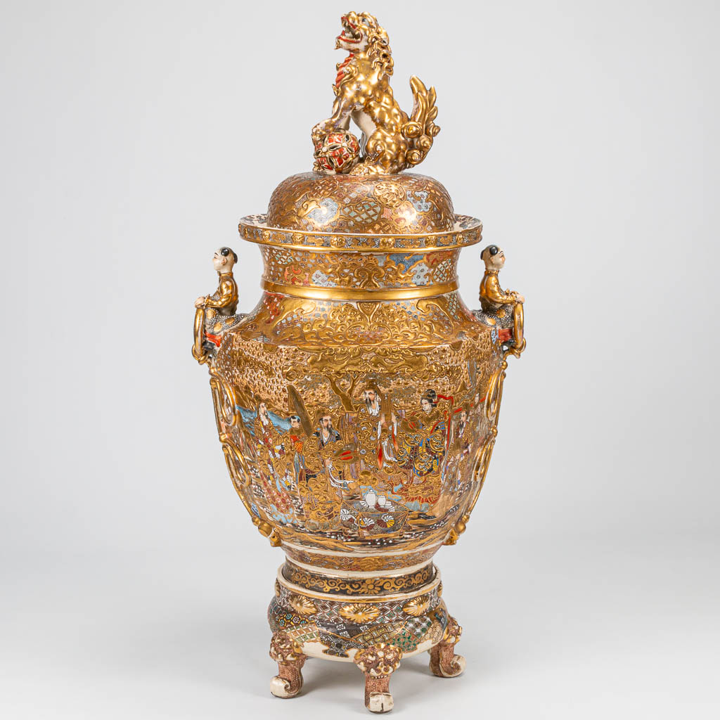 An exceptionally large Satsuma vase with lid on ceramic base, Emperor decor, Japan 19th century. 