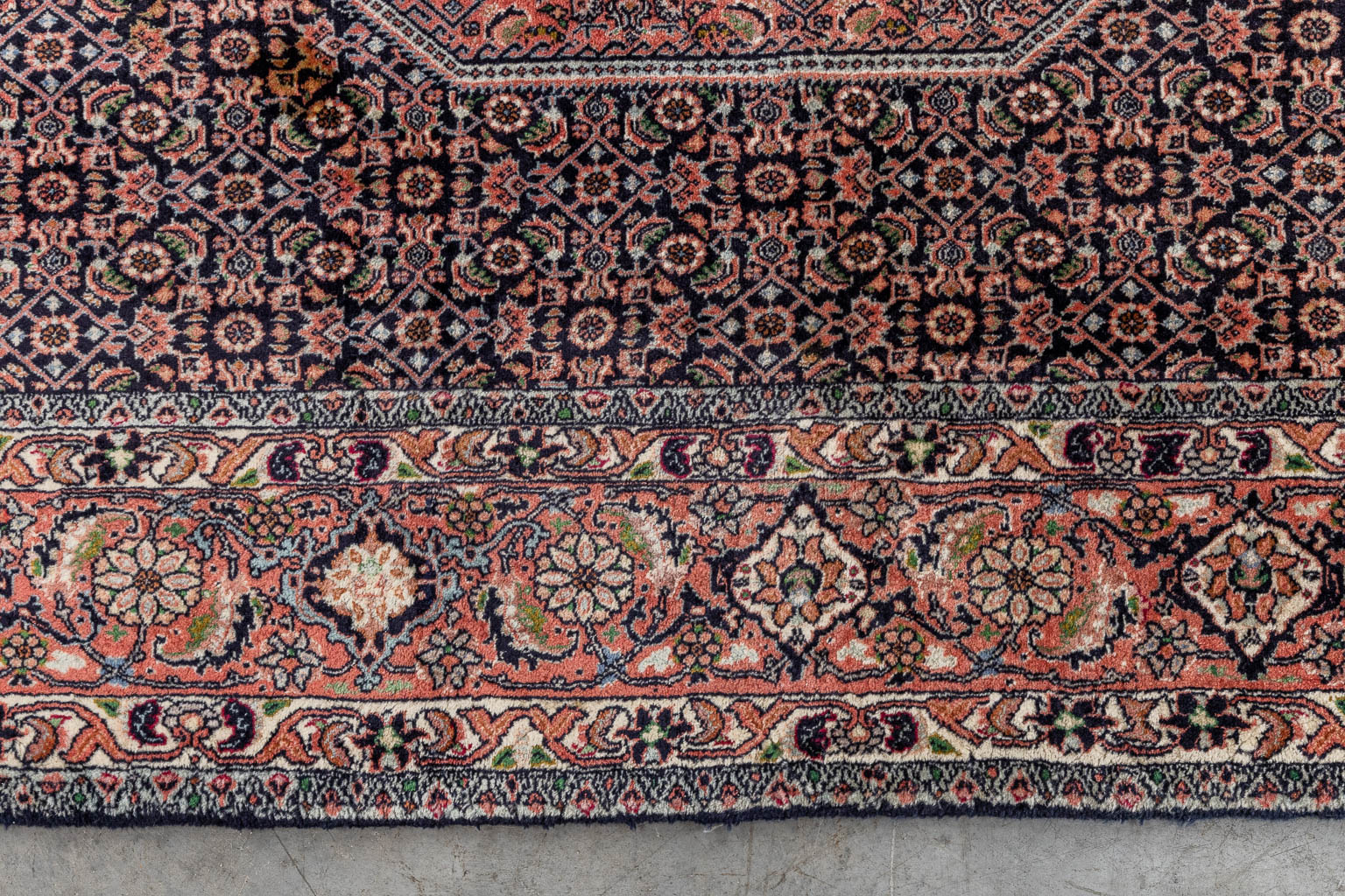 Een Oosters handgeknoopt tapijt, Bidjar. (D:291 x W:248 cm)